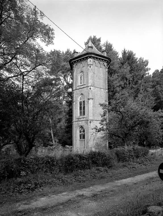 Vue de la tour néogothique.