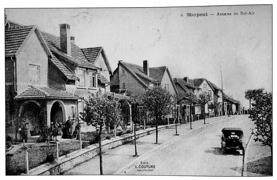 La cité de cheminots : l'avenue de Bel-Air, carte postale ancienne, sans date. In ROUSSELLE, Christian et DESSAGER, André. Mémoire en images : Jeumont et Marpent. Joué-lès-Tours : Alan Sutton, 1997, p.112.