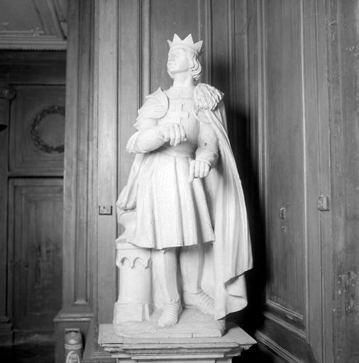 2 statues : saint Maurice et saint Louis