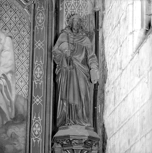 Vue de détail de la statue de saint Bernard.