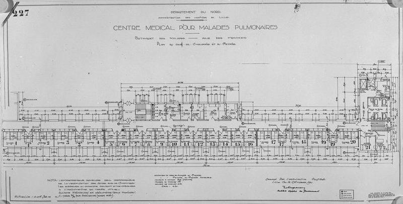 Projet de construction par l'architecte Deregnaucourt, bâtiment principal d'hospitalisation, aile est, plan de distribution du rez-de-chaussée ou du 1er étage, 15 octobre 1931.