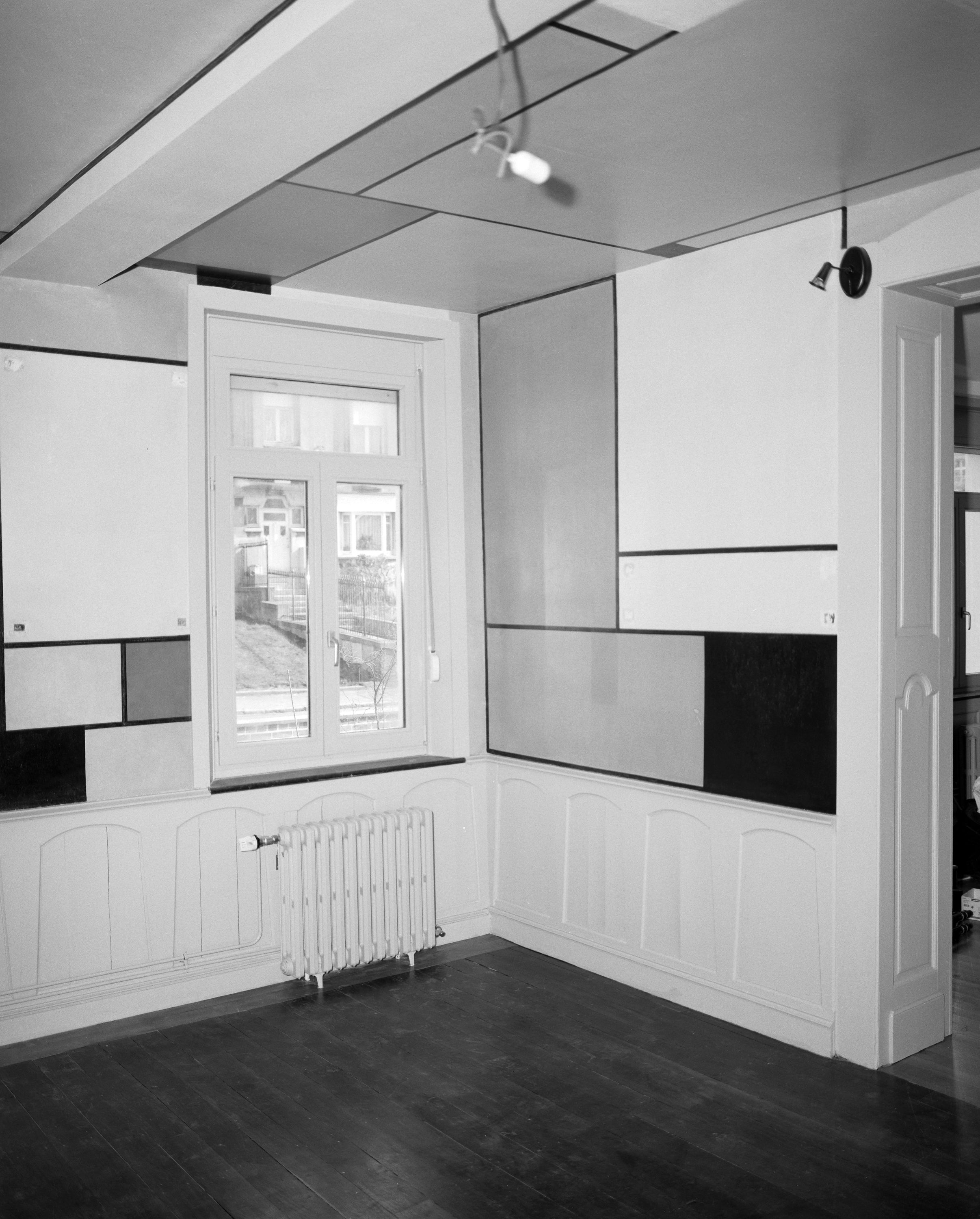 Pièce décorée par Félix Del Marle (1889-1952) à l'issue de la campagne de restauration (mars 2002) : les murs 4 (partie), 3A et le plafond.