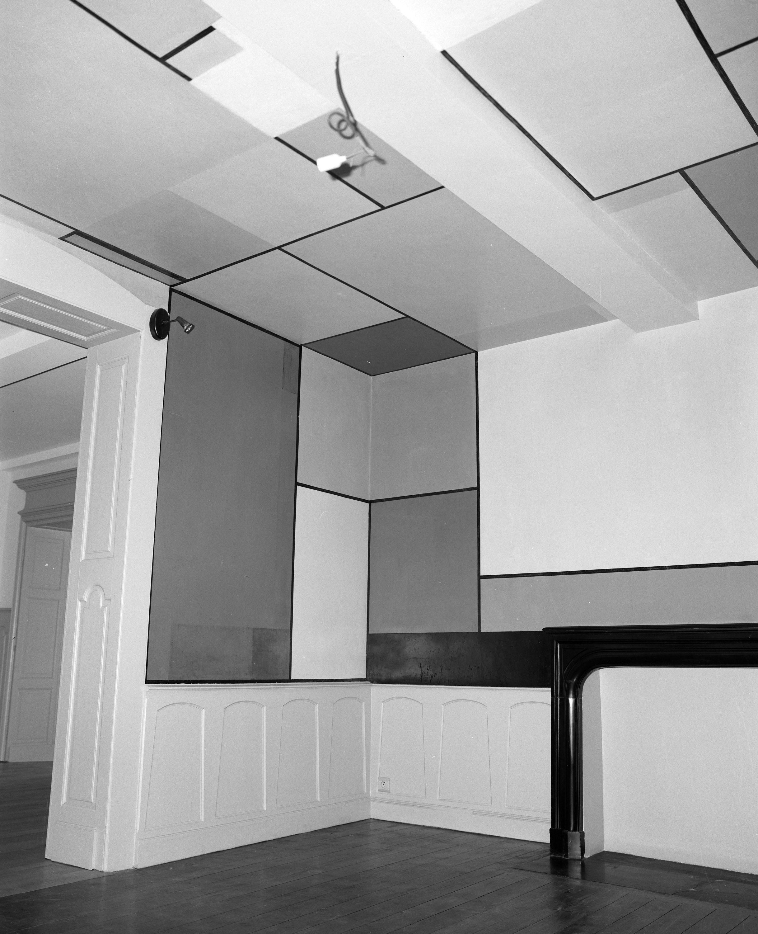 Pièce décorée par Félix Del Marle (1889-1952) à l'issue de la campagne de restauration (mars 2002) : vue en contre-plongée des murs 3B 2B et le plafond.