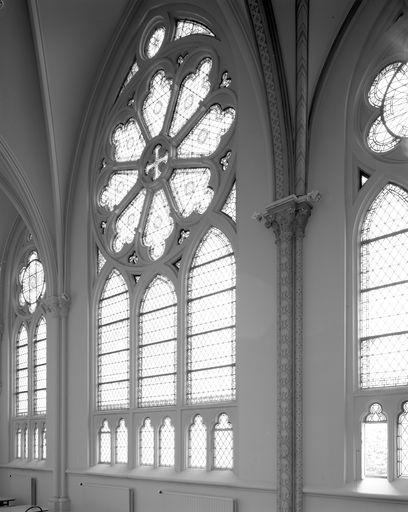 1er étage, chapelle, vue intérieure montrant le fenestrage.