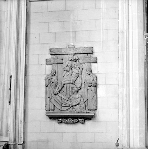 2 bas-reliefs : l'Adoration des bergers et la Descente de Croix (ensemble de l'autel de la Vierge)