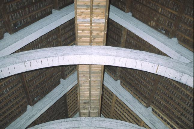 Voûte et charpente en béton.