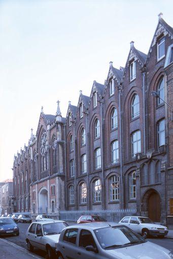 Façade sur la rue du Port, vue générale prise de trois-quarts droit.