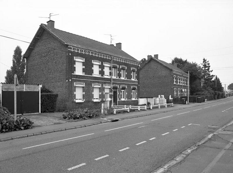 Maisons d'employés, 2 logements, type Escarpelle 1898. Vue générale rue des Fusillés.
