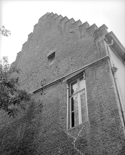 Mur pignon côté nord-ouest : détail, vue de la partie supérieure.