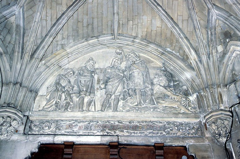 Vue générale du tympan représentant le baptême du Christ.