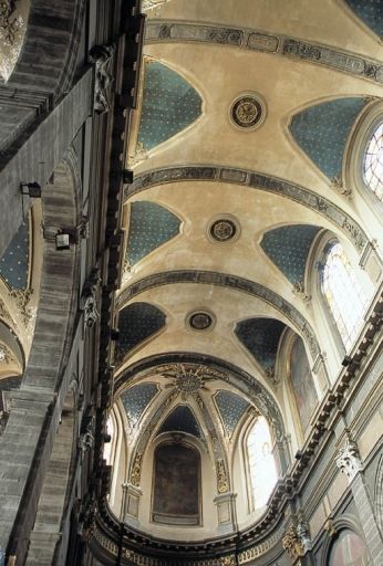 Vue générale de la voûte de l'église.