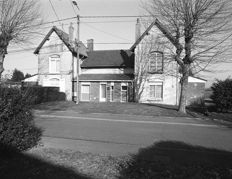 Groupe de 3 logements de type 43bis.