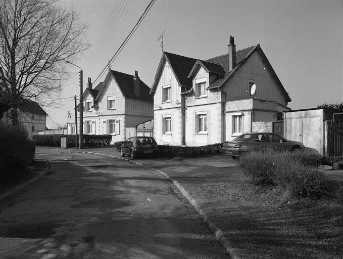 Maisons de chefs porions, situées à proximité de la fosse, type ME71, 9 et 10 cité des employés.