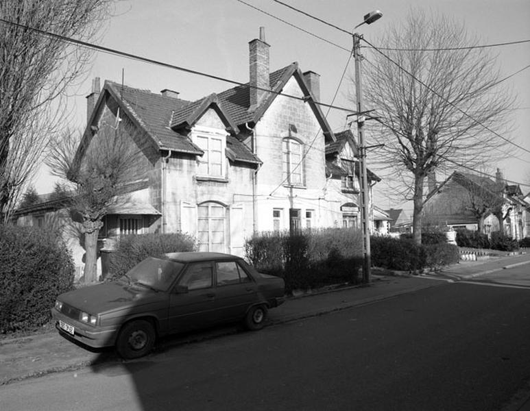 Groupe de 3 logements de type 46.