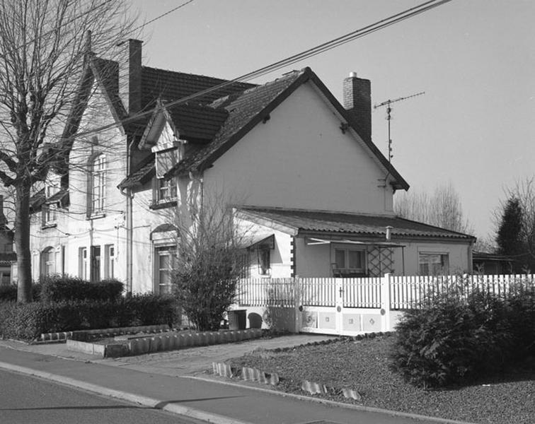 Groupe de 3 logements de type 46.
