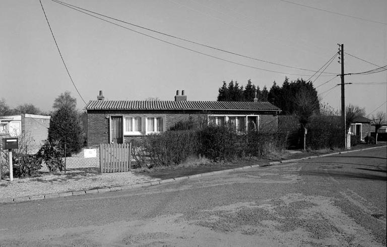 Groupe de 2 maisons, de deux pièces principales, à rez-de- chaussée, de type 101-103, 1951, 14, 16 avenue Molière.