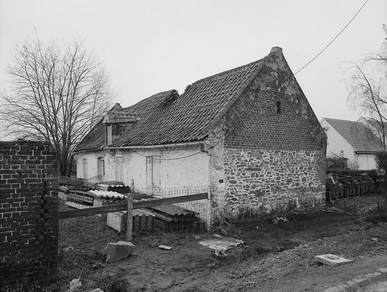 Ferme, 127 rue Chorette.