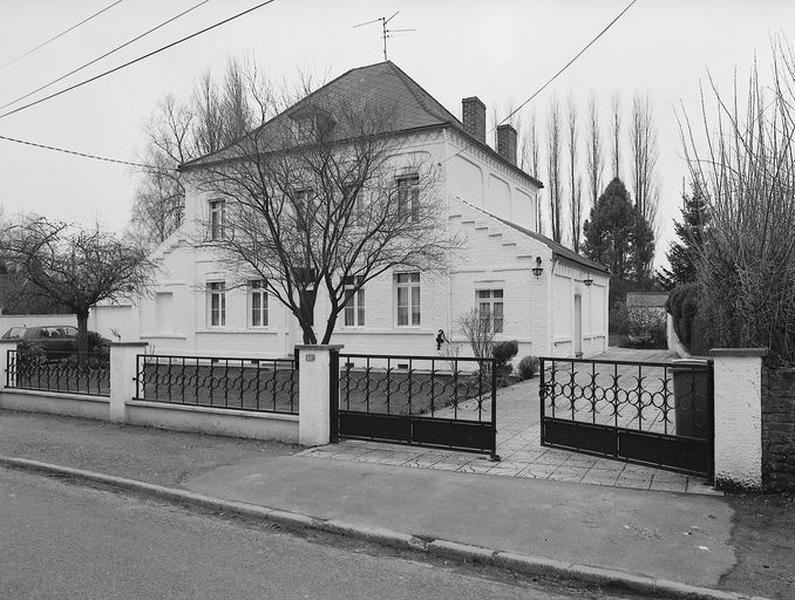 Maison, 681 rue Lasson.