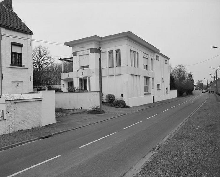 La façade sobre sur rue de la maison Art-Déco.