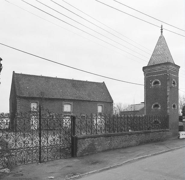 Ferme, 135, rue Neuve, les écuries et le pigeonnier.