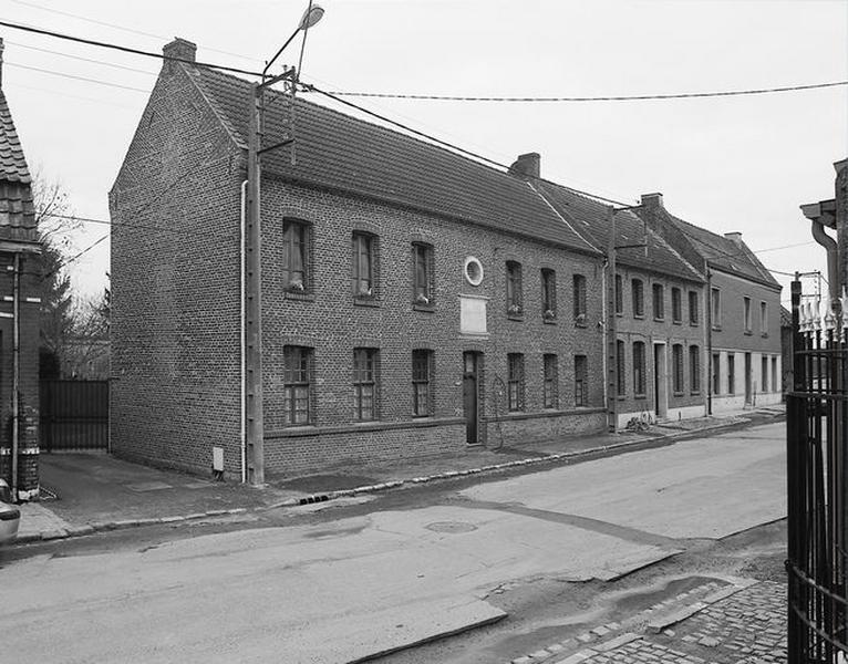 Maisons en alignement, rue de l'Eglise.