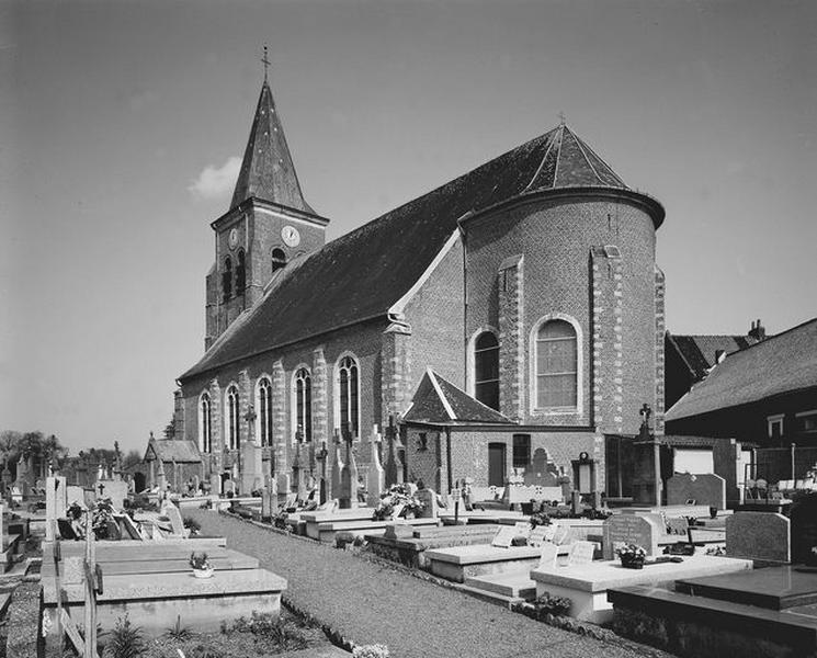 Vue générale extérieure, depuis le cimetière.