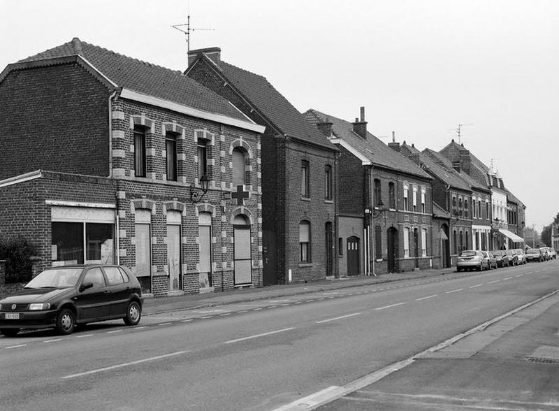 Alignement de maisons de bourg : 114-52, rue de l'Eglise, côté nord.
