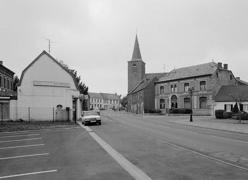 Vue générale vers l'église.