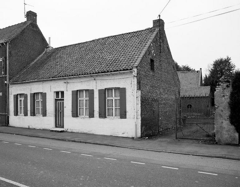 Ferme élémentaire, 122, rue Angèle-Lecat.