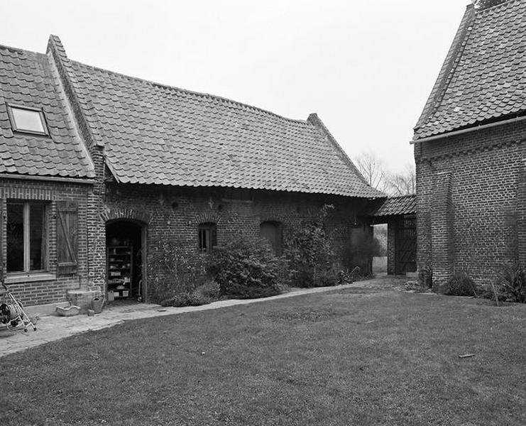 Elévation antérieure de l'étable-écurie sur cour.