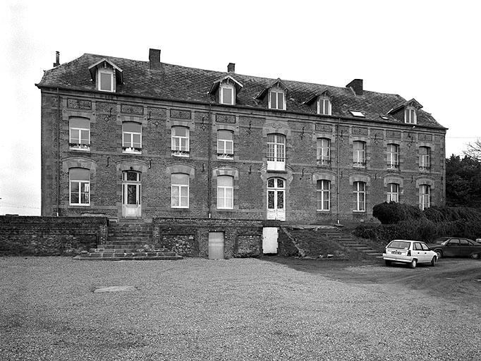 Vue générale de l'élévation sud-est.