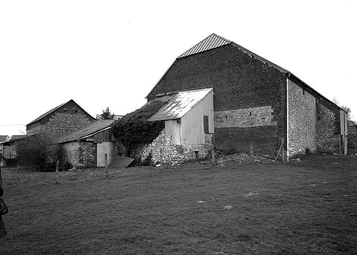 Vue du revers de la grange.