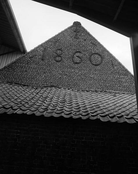Ferme, 358, rue des Rosiers, millésime en brique saillante (1860).