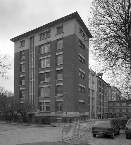 Bâtiment principal d'hospitalisation, pavillon formant son extrémité orientale, élévations est et nord, vue d'ensemble.