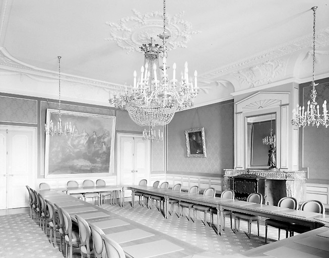 Intérieur, premier étage : grand salon (salle du conseil municipal), vue générale vers le nord-est.