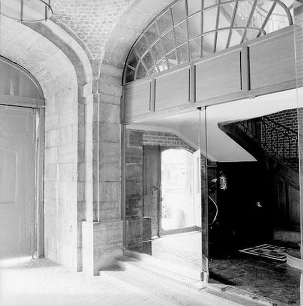 Ensemble d'édifices derrière façade (hôtel de ville, maisons), actuellement hôtel de ville