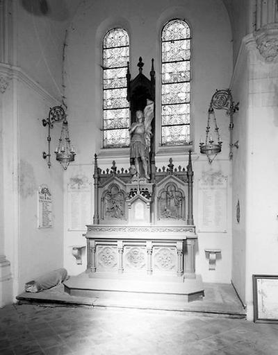 Ensemble de l'autel secondaire de Jeanne d'Arc (autel, retable, statue de Jeanne d'Arc)