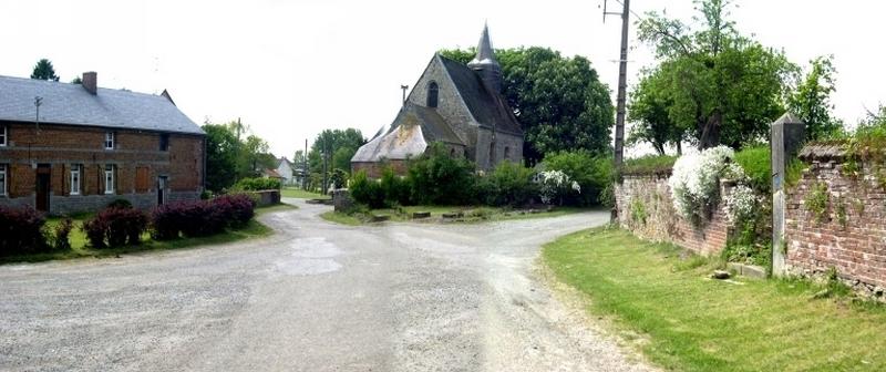 Vue de la place de l'église en arrivant de Wattignies-la-Victoire.