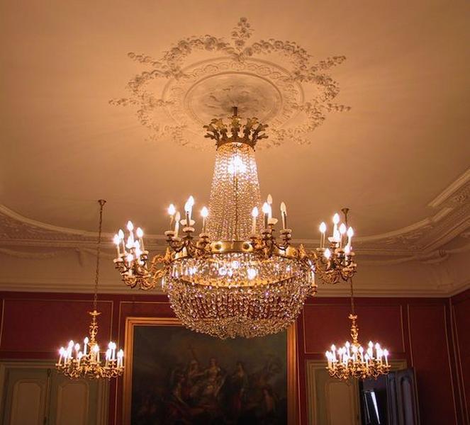 Lustre central du grand salon