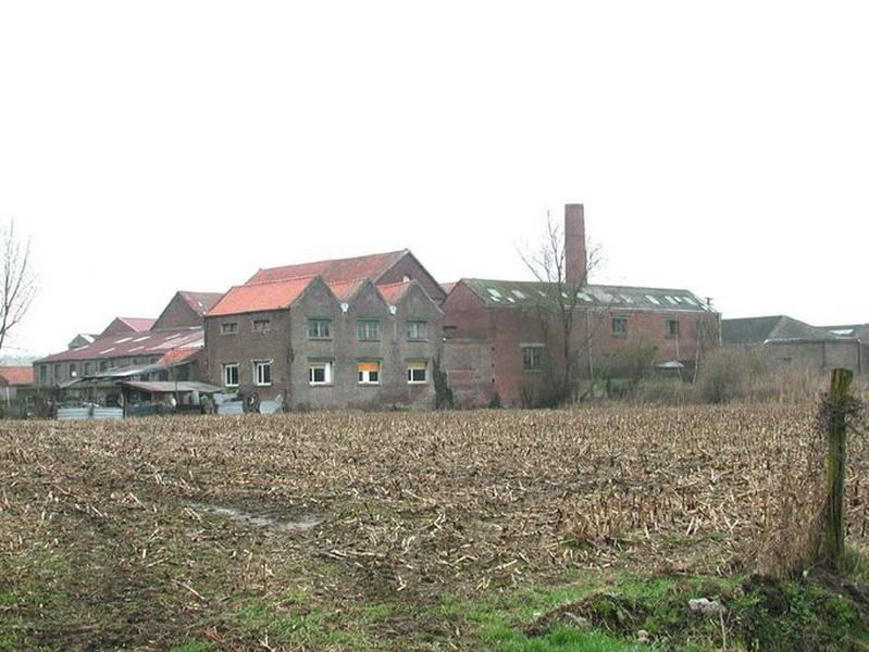 Vue générale arrière de l'usine.