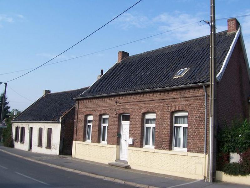Vue d'ensemble des maisons 790 et 804, rue du Maréchal-Leclerc.