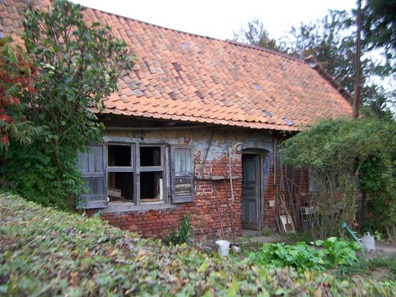 289, rue de la Pulmez : façade sur jardin, détail du logis (à l'abandon).