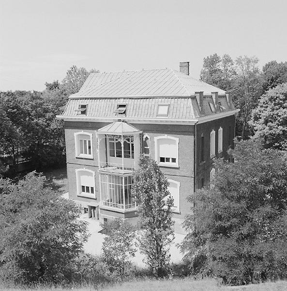 Logement patronal, rue du château.
