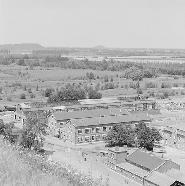 Vue générale avec les bâtiments anciens.
