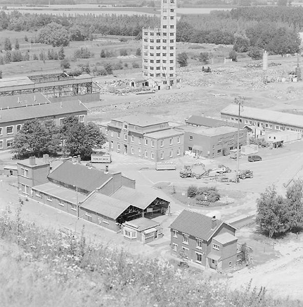 Vue générale avec les bâtiments anciens.