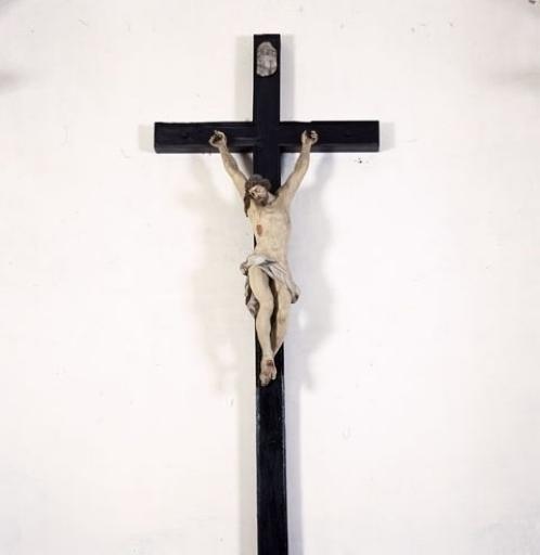 Statue : Christ en croix