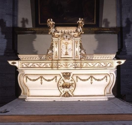 Autel (autel tombeau) ; tabernacle