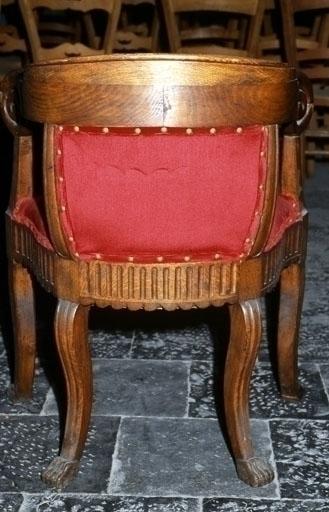 Vue du second fauteuil.