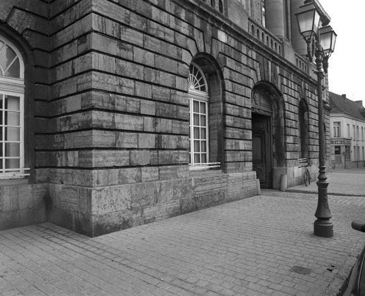 Ensemble d'édifices derrière façade (hôtel de ville, maisons), actuellement hôtel de ville