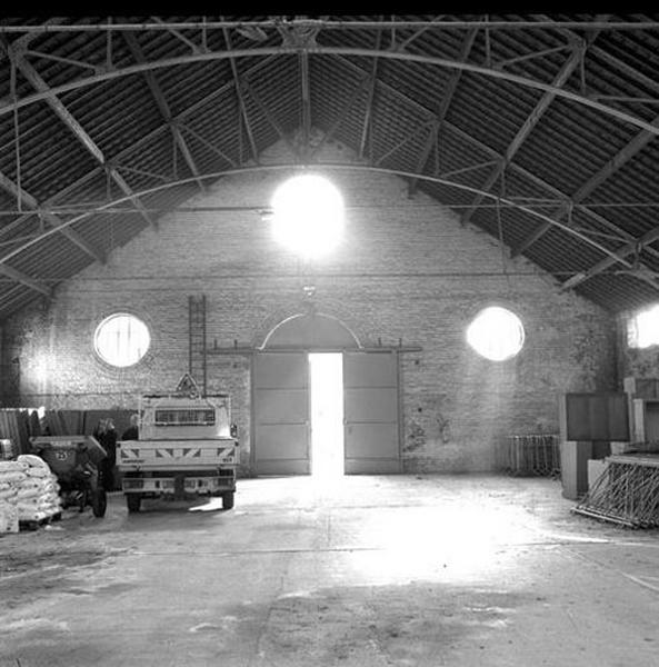 Intérieur : vue générale vers le sud-est.